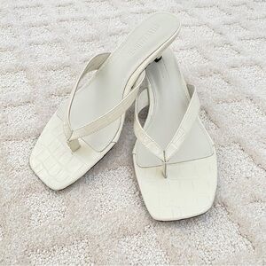 🍼Steve Madden Off-white Sandals